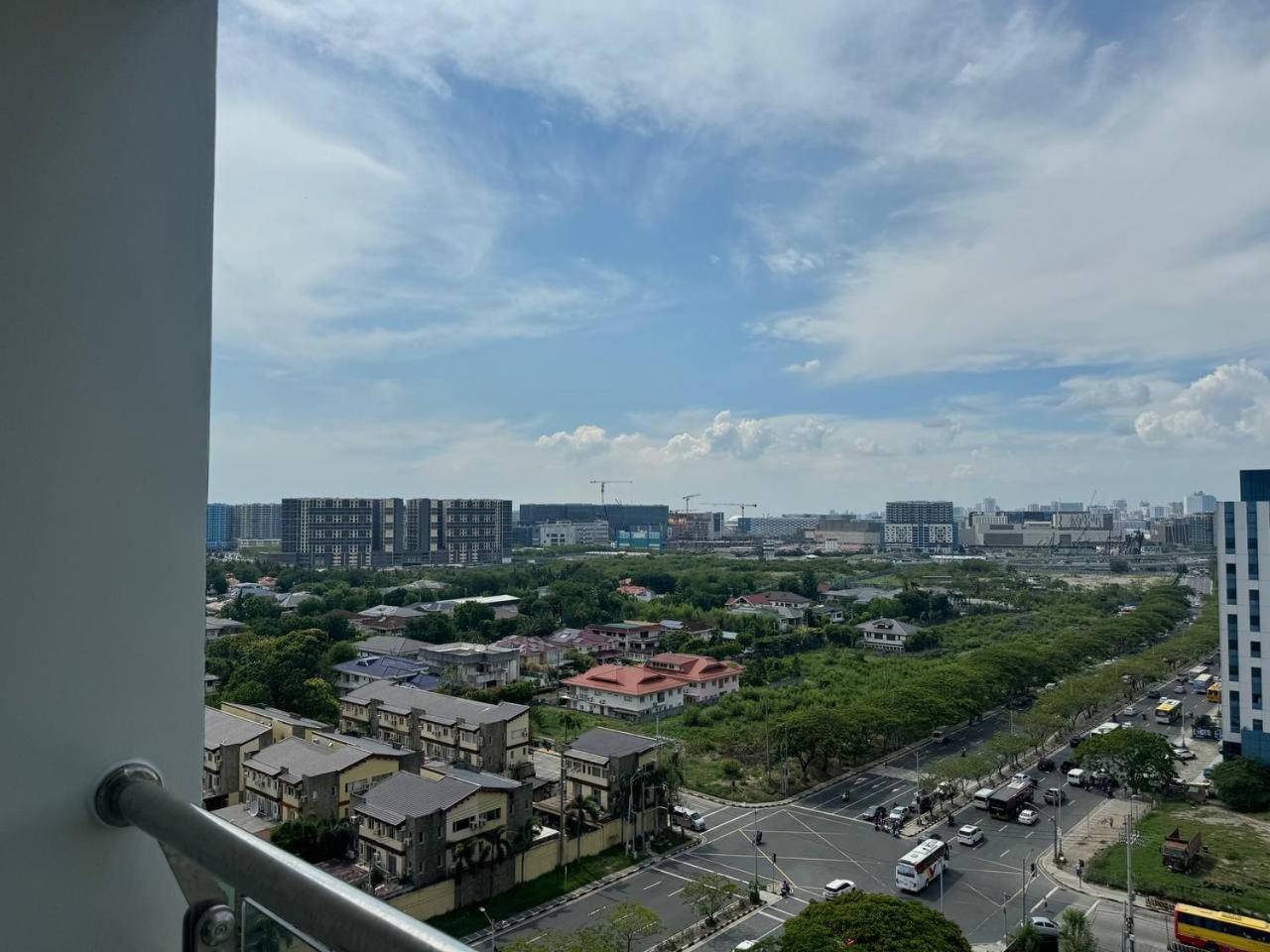 L Condotel Paranaque City Exterior photo