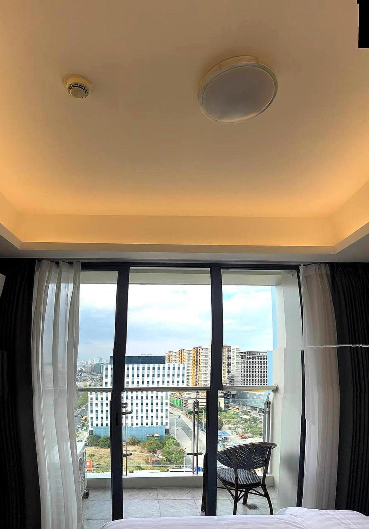 L Condotel Paranaque City Exterior photo